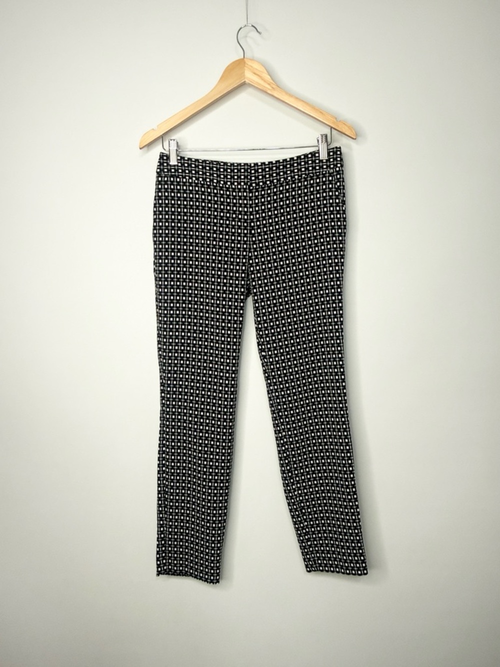 Express Columnist Black & White Geometric Print Slim Pants 2R